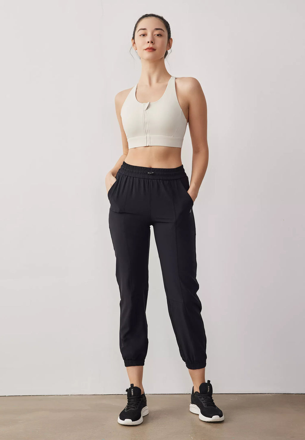 Jogger con piezas Baseline