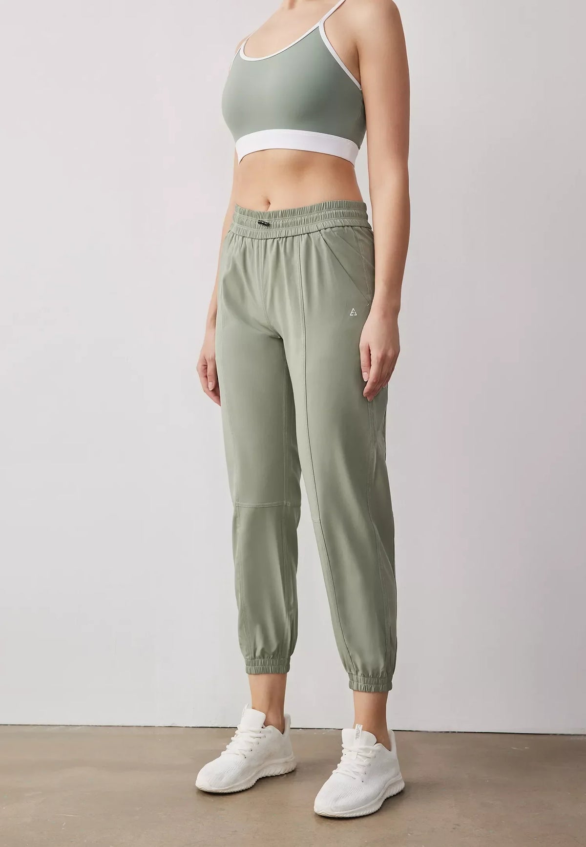 Jogger con piezas Baseline