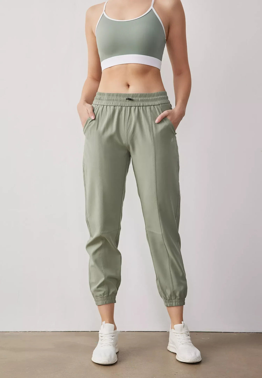 Jogger con piezas Baseline