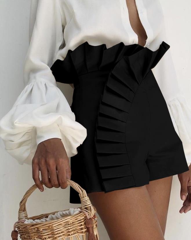 Pantalones cortos con volantes elegantes