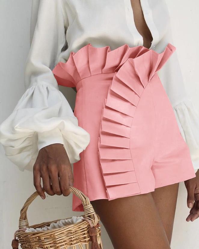 Pantalones cortos con volantes elegantes