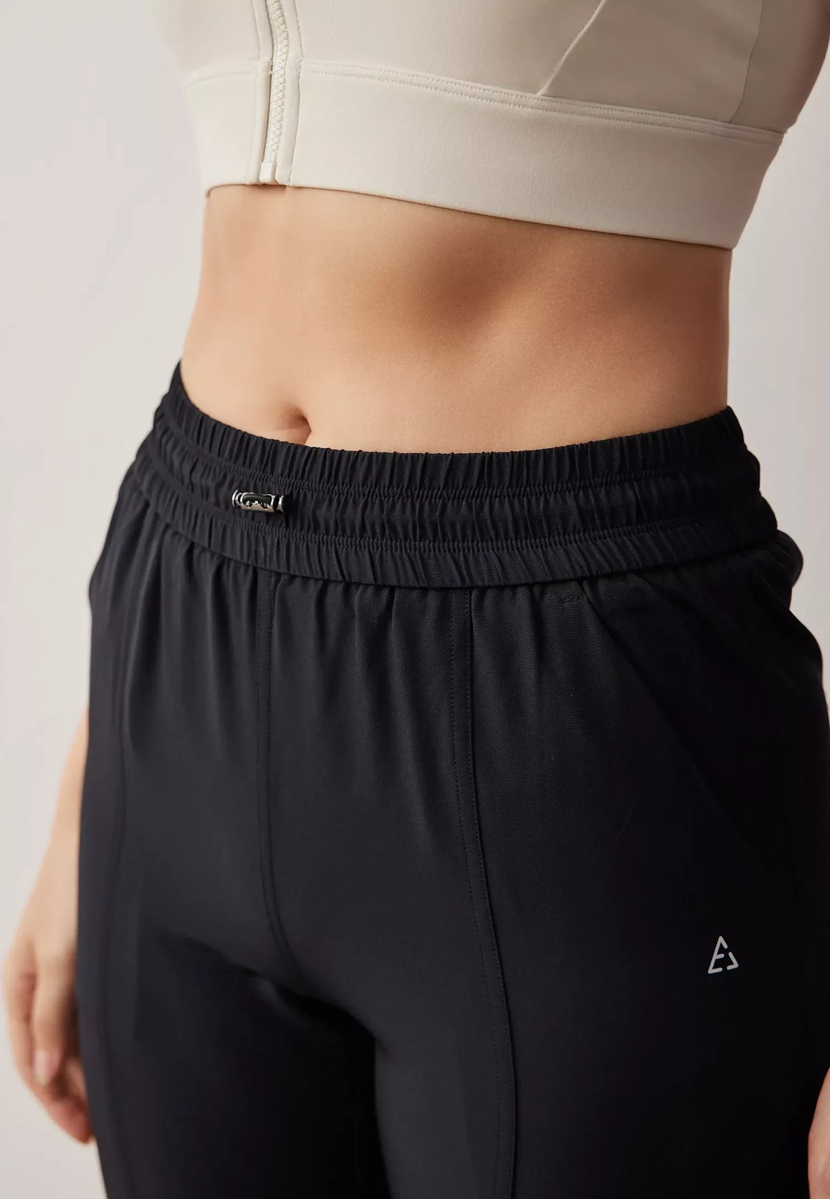 Jogger con piezas Baseline
