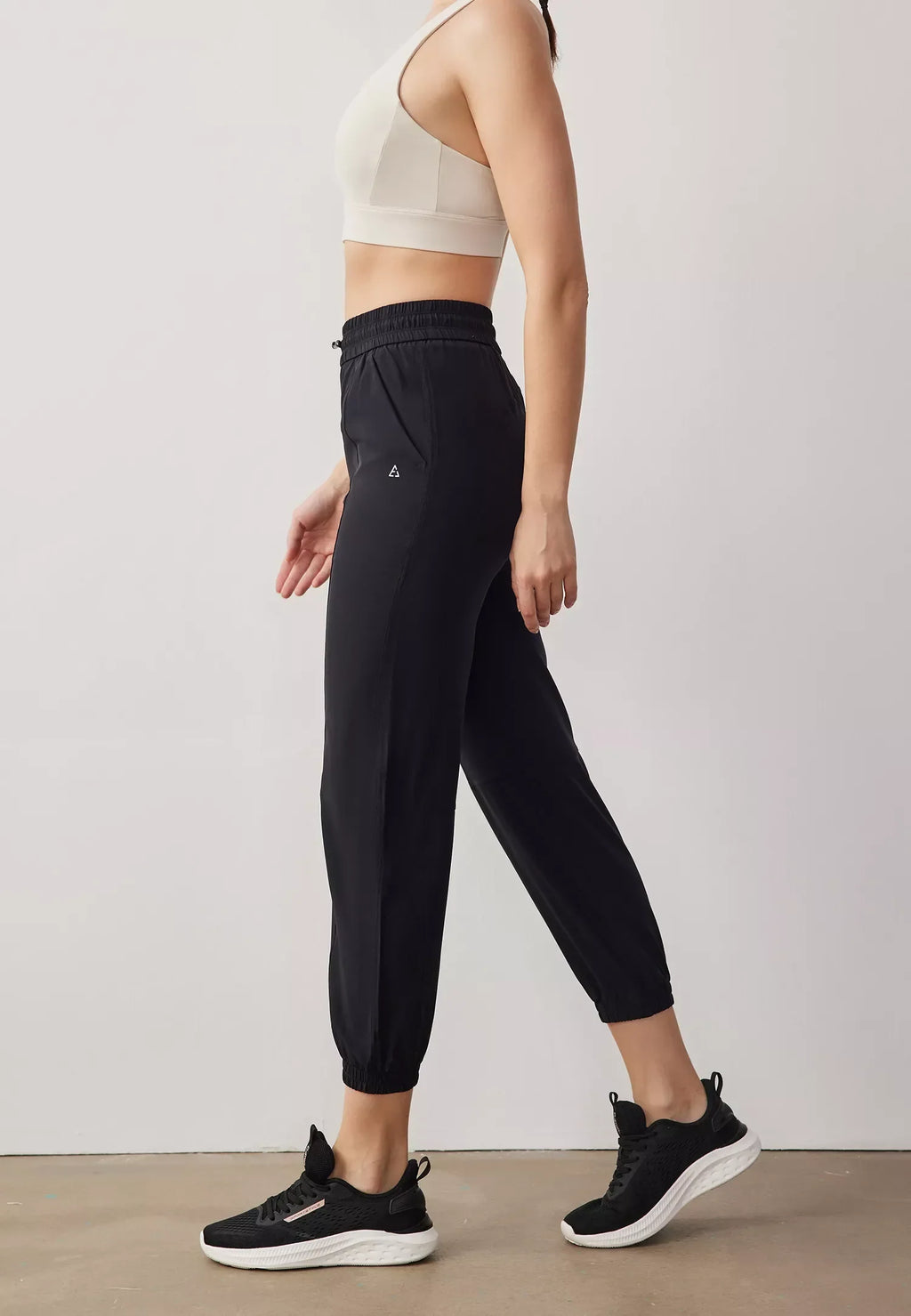 Jogger con piezas Baseline