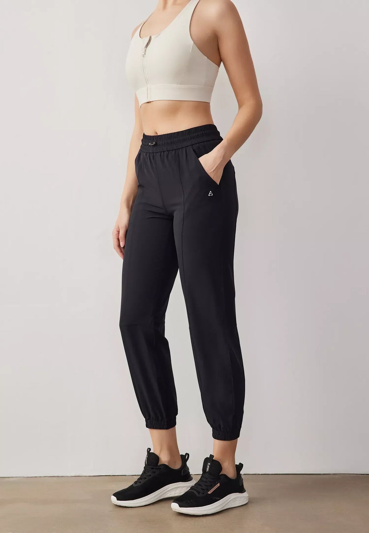Jogger con piezas Baseline