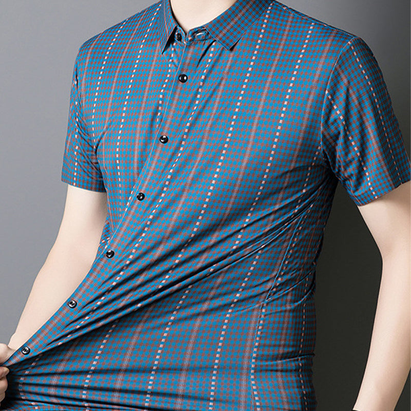 Camisa informal de manga corta con solapa elástica y cuadros vibrantes para hombre