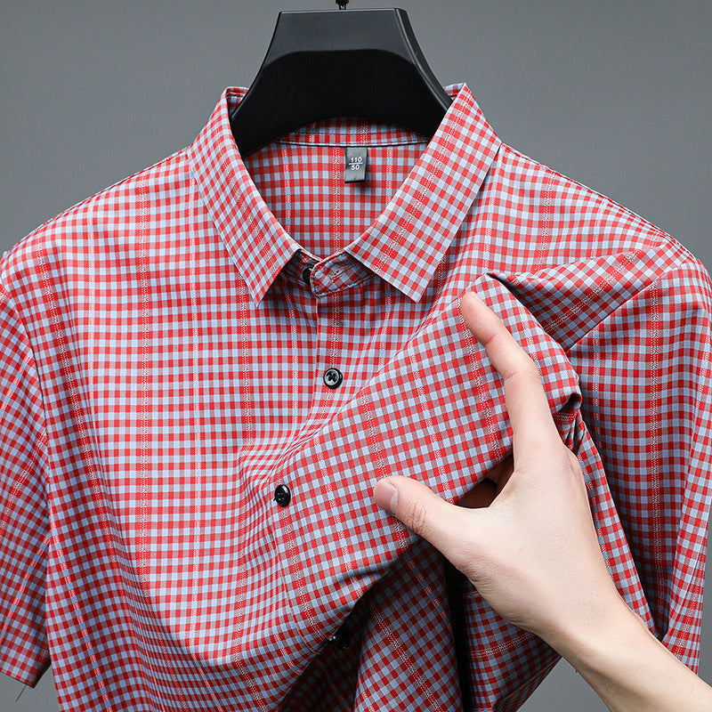 Camisa informal de manga corta con solapa elástica y cuadros vibrantes para hombre