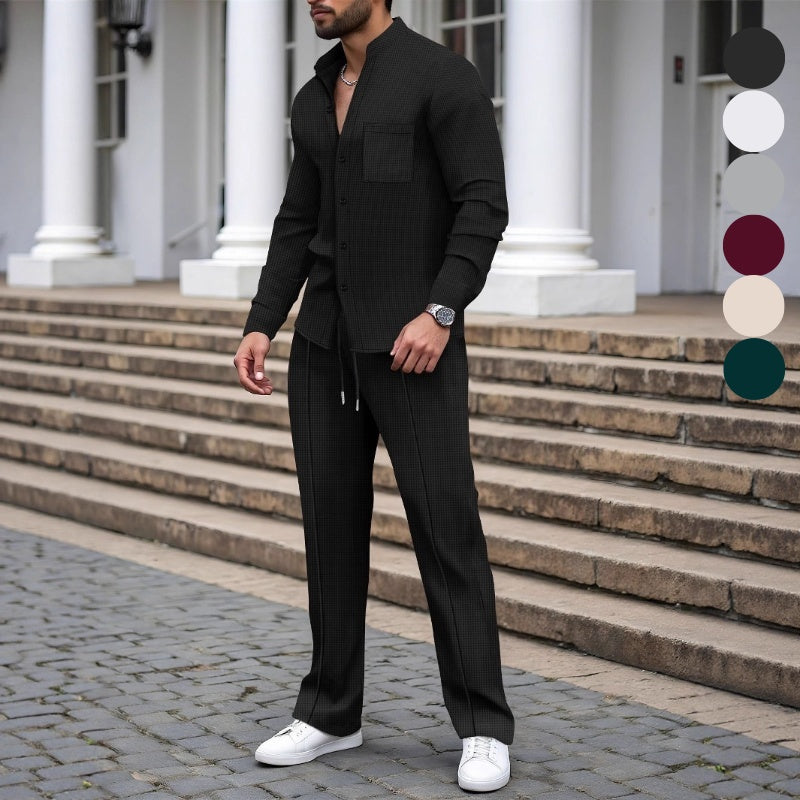 Conjunto de dos piezas para hombre: camisa y pantalón informales de tejido gofrado.