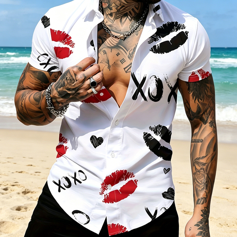 Camisa con botones de manga corta con impresión de beso para hombres
