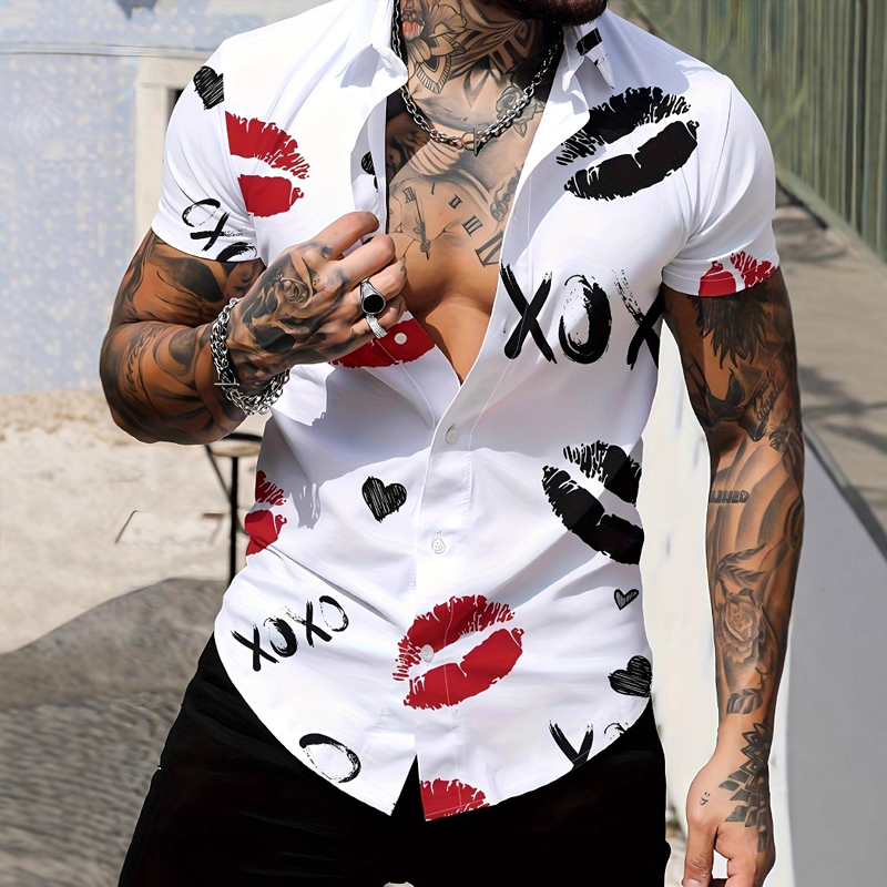 Camisa con botones de manga corta con impresión de beso para hombres