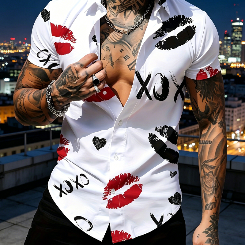 Camisa con botones de manga corta con impresión de beso para hombres